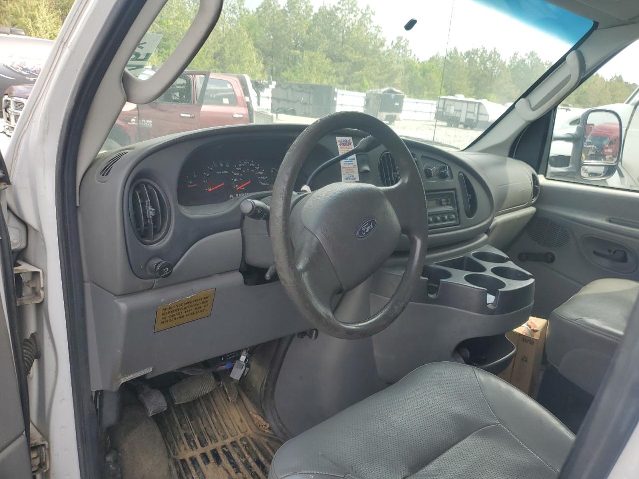 2008 Ford Econoline E450 Super Duty Cutaway Van VIN: 1FDXE45S08DB57898 Lot: 51790145