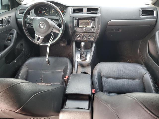 Sedans VOLKSWAGEN JETTA 2013 Biały