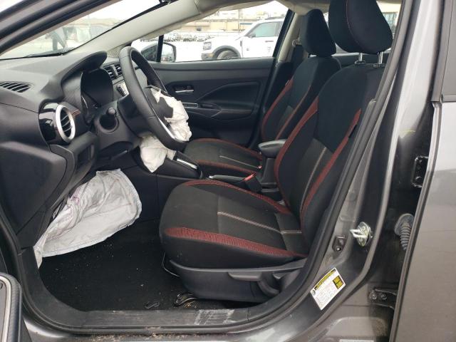  NISSAN VERSA 2024 Сірий