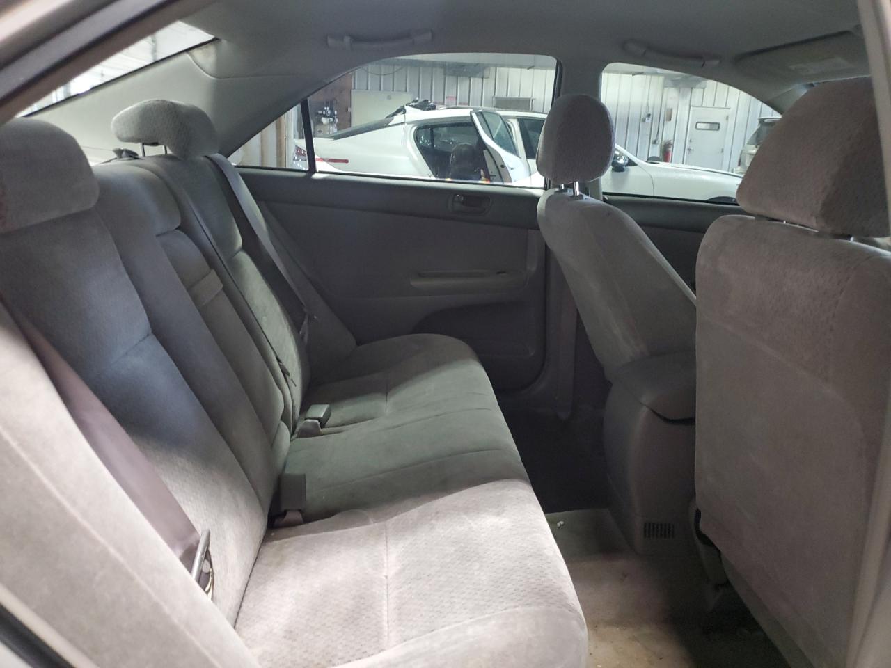 2002 Toyota Camry Le VIN: 4T1BE32K92U520831 Lot: 54828175