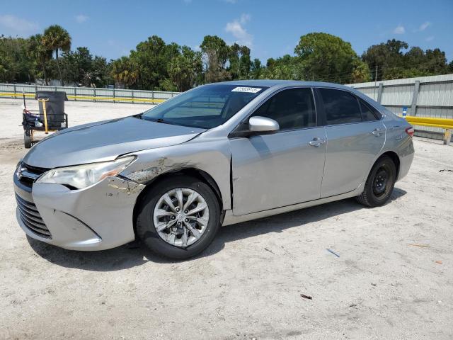  TOYOTA CAMRY 2017 Srebrny