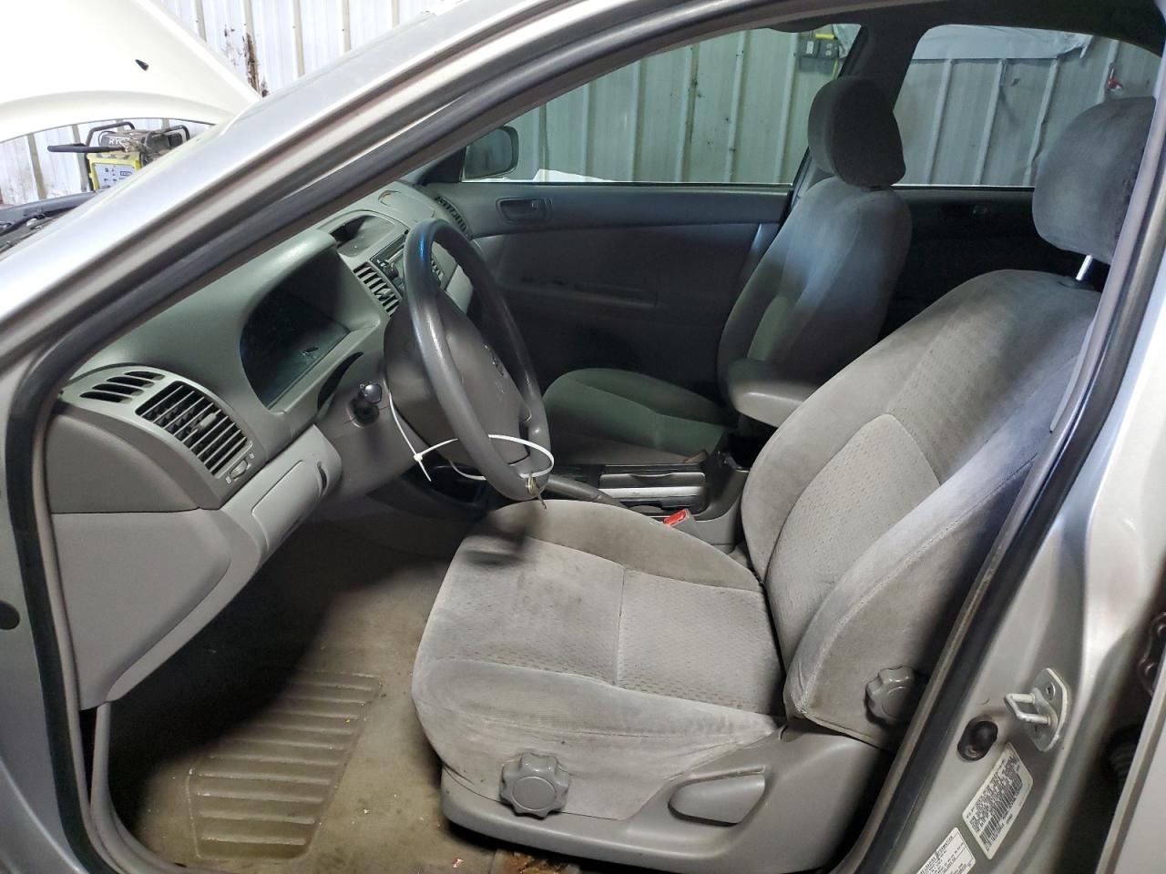 2002 Toyota Camry Le VIN: 4T1BE32K92U520831 Lot: 54828175