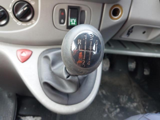 2005 VAUXHALL VIVARO 290
