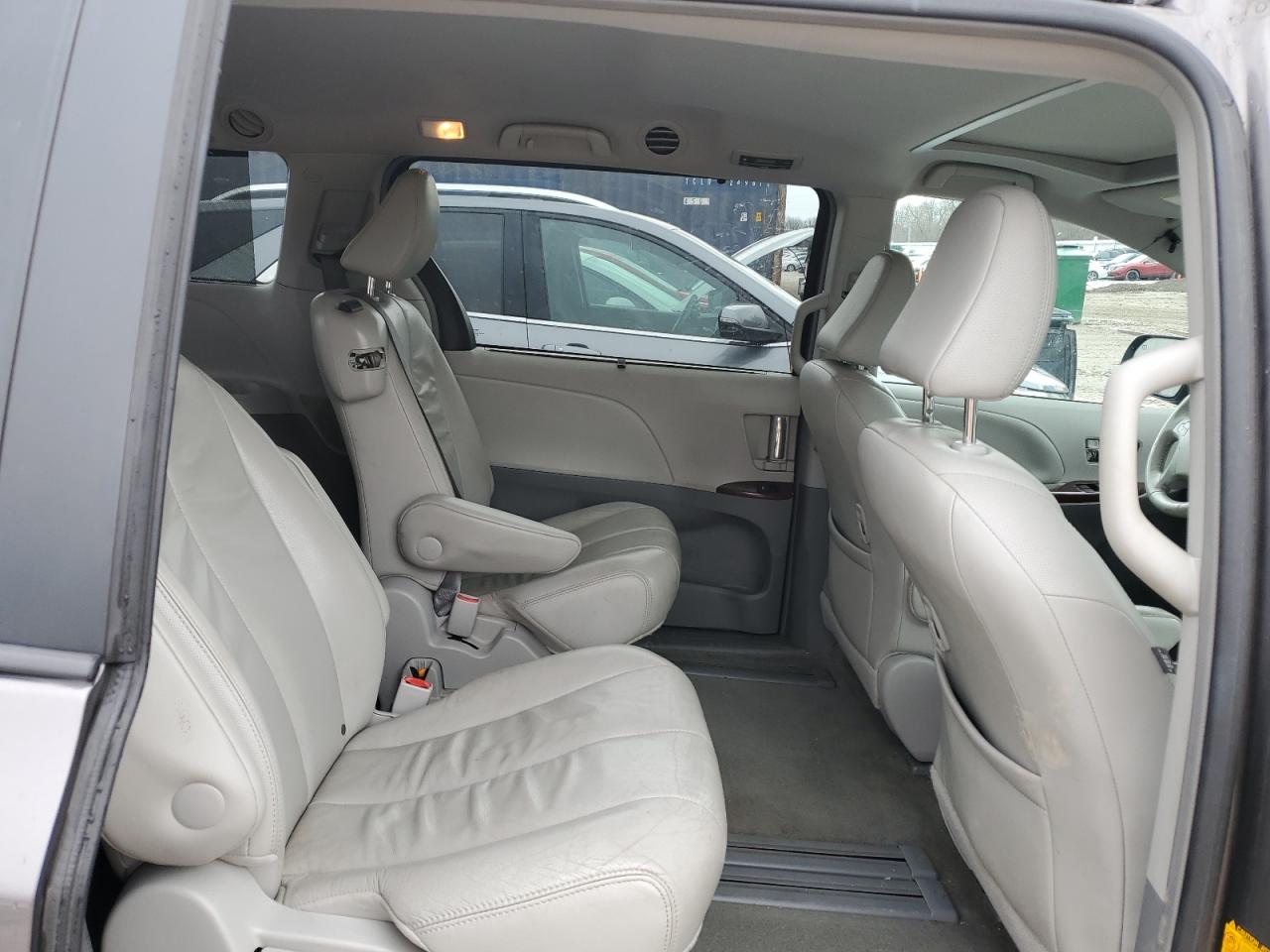 2013 Toyota Sienna Xle VIN: 5TDYK3DC8DS307826 Lot: 53960435