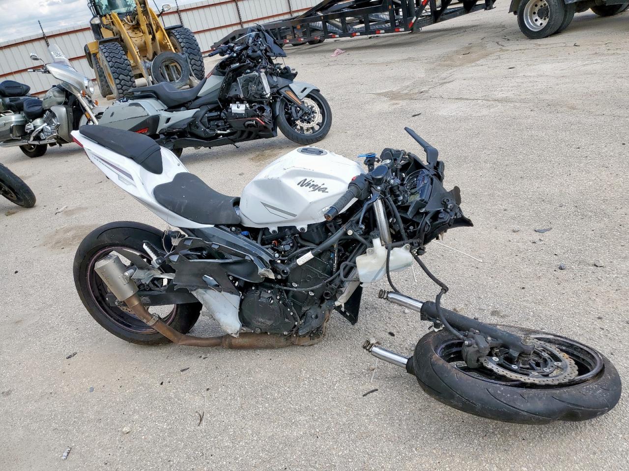 Haslet, TX에서 판매 중인 2023 Kawasaki Ex400  - Front End