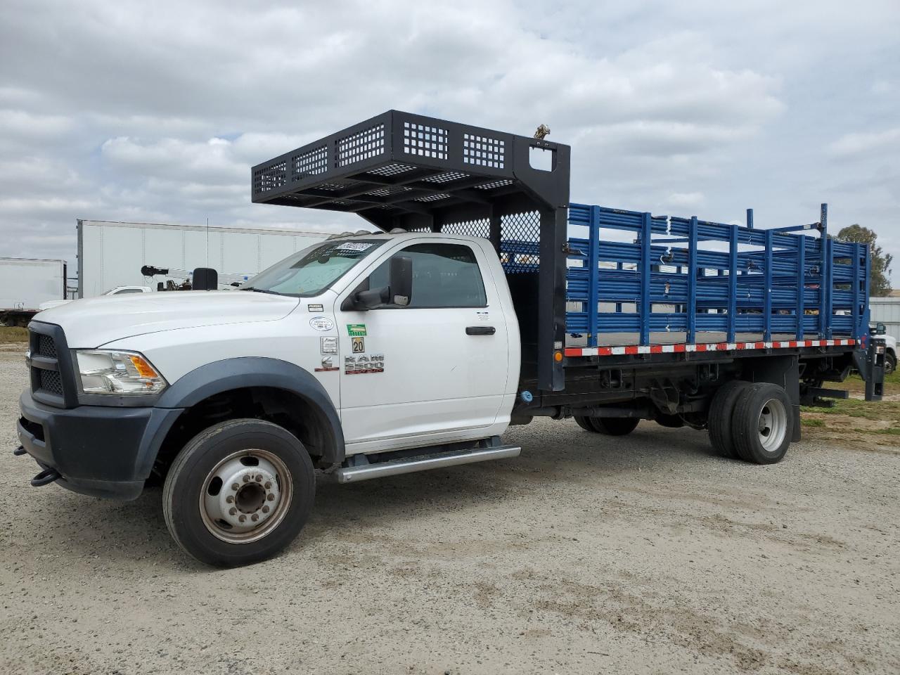 2016 Ram 5500 продається в Fresno, CA - Minor Dent/Scratches