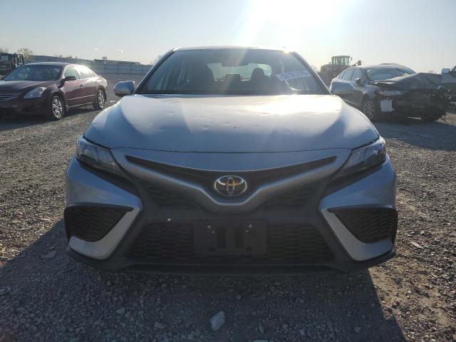  TOYOTA CAMRY 2021 Серебристый