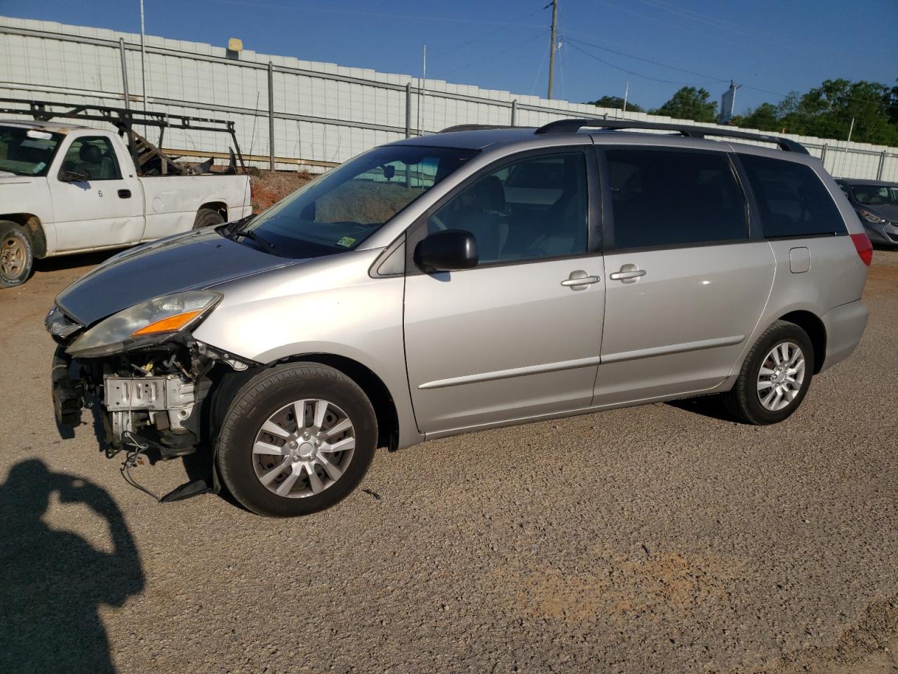 2009 Toyota Sienna Ce for Sale in Chatham, VA - Front End