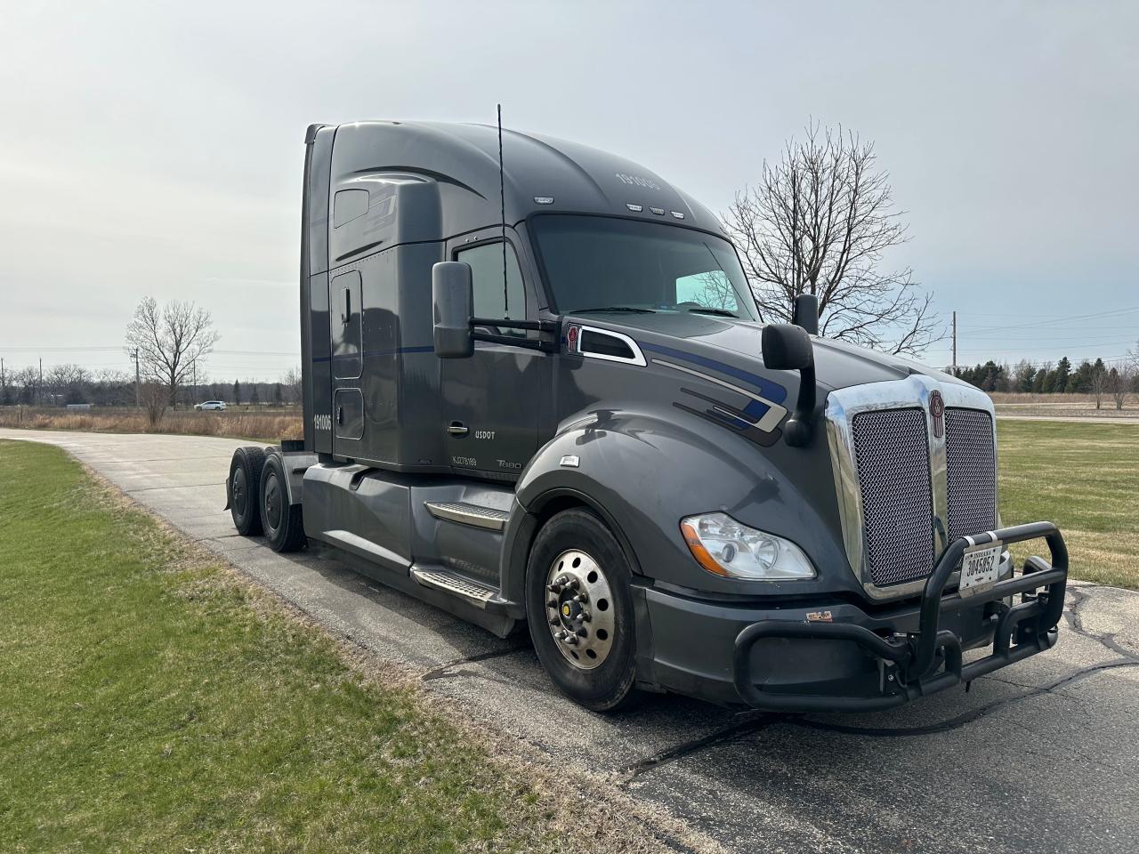 2019 Kenworth Construction T680 for Sale in Mcfarland, WI - Side