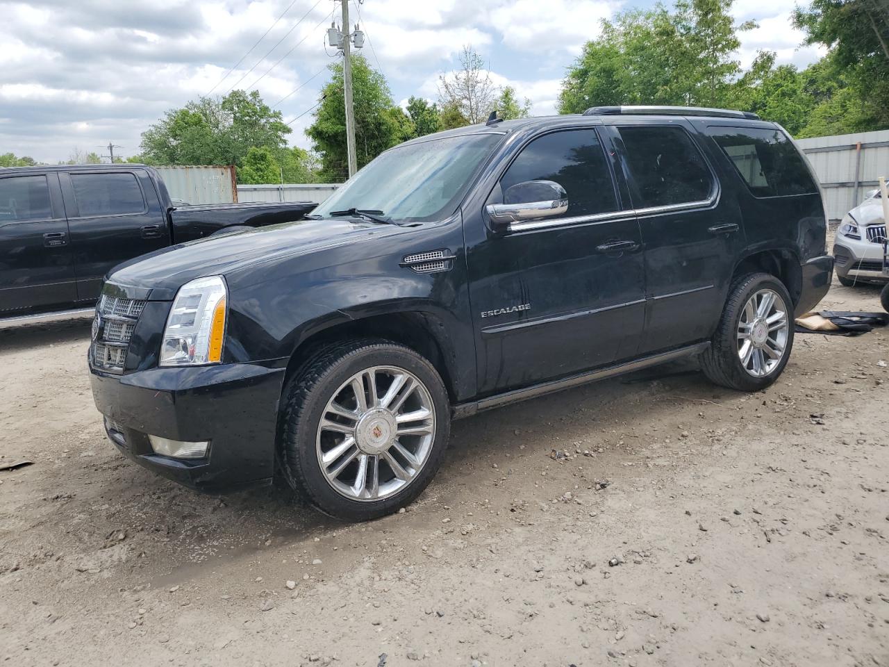 2012 Cadillac Escalade Premium for Sale in Midway, FL - Vandalism
