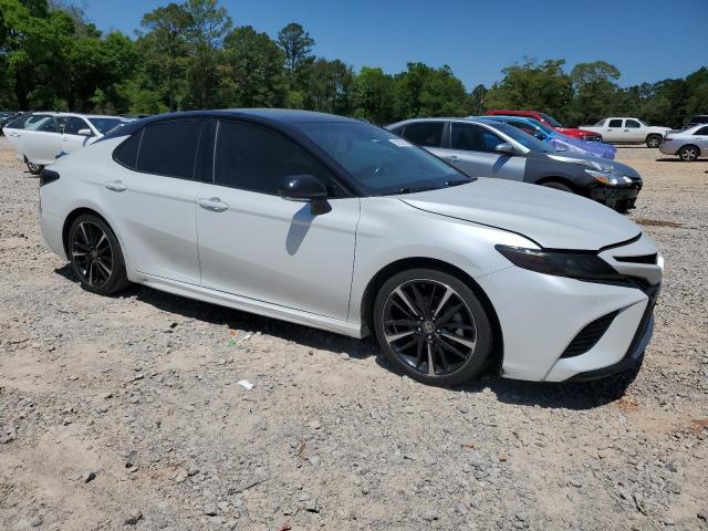  TOYOTA CAMRY 2018 Белый