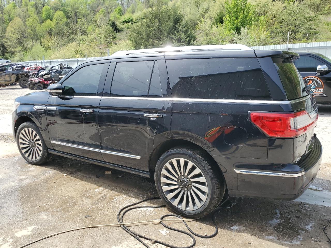 2019 Lincoln Navigator - Image 2
