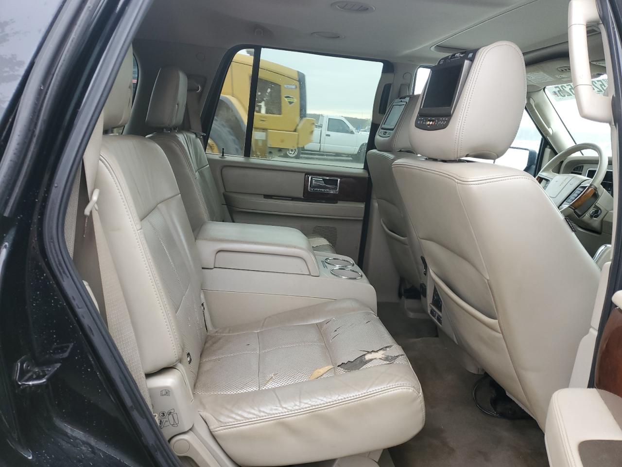 2011 Lincoln Navigator VIN: 5LMJJ2J5XBEJ04548 Lot: 52440525