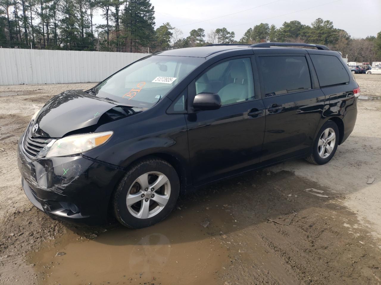 2013 Toyota Sienna Le იყიდება Seaford-ში, DE - Front End
