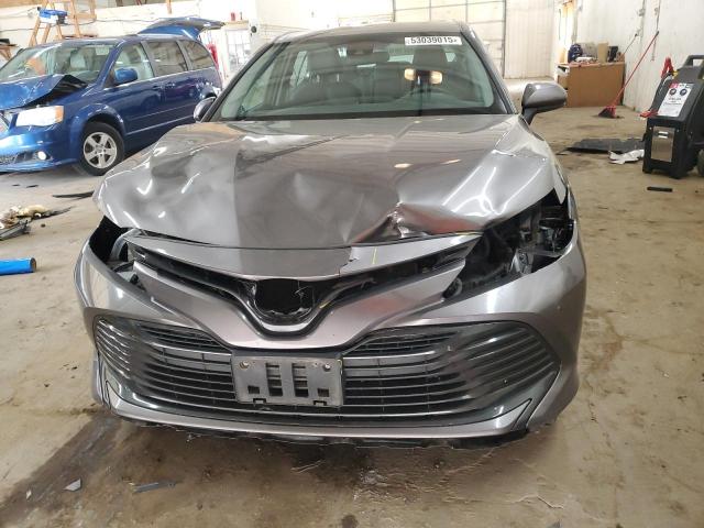  TOYOTA CAMRY 2019 Srebrny