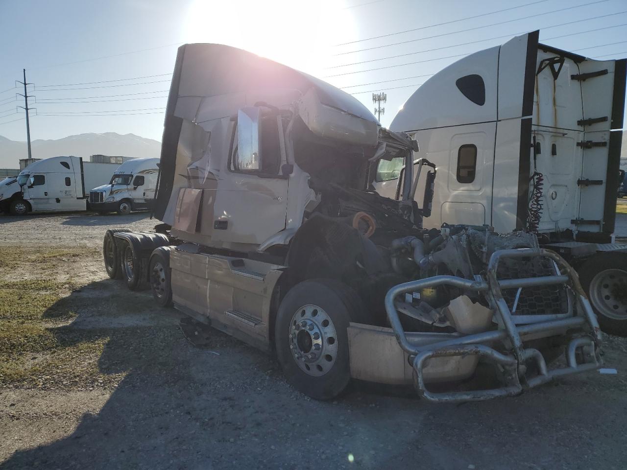 2020 Volvo Vnr Semi Truck for Sale in Farr West, UT - All Over