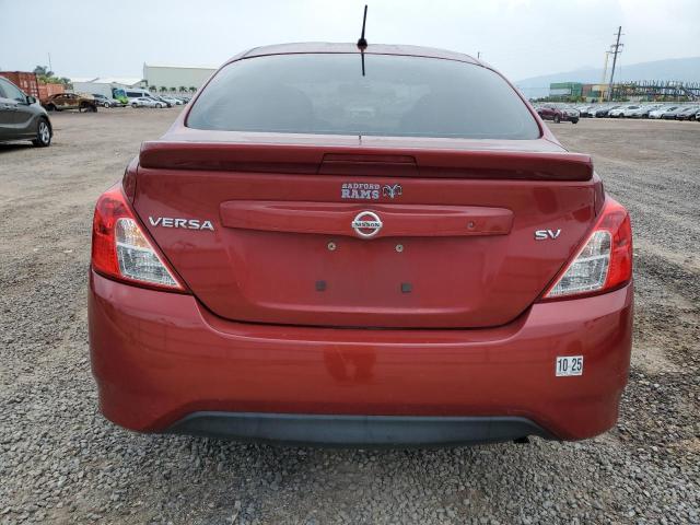  NISSAN VERSA 2018 Червоний