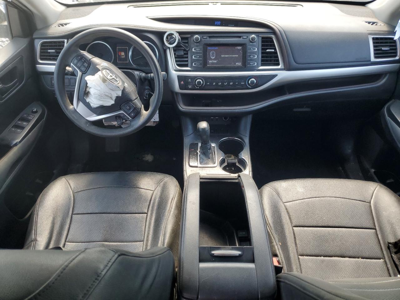 2019 Toyota Highlander Le VIN: 5TDZZRFHXKS299737 Lot: 53447335