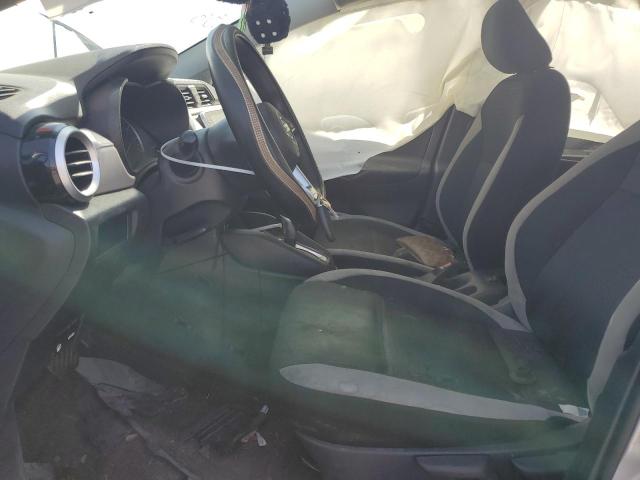  NISSAN VERSA 2021 Srebrny