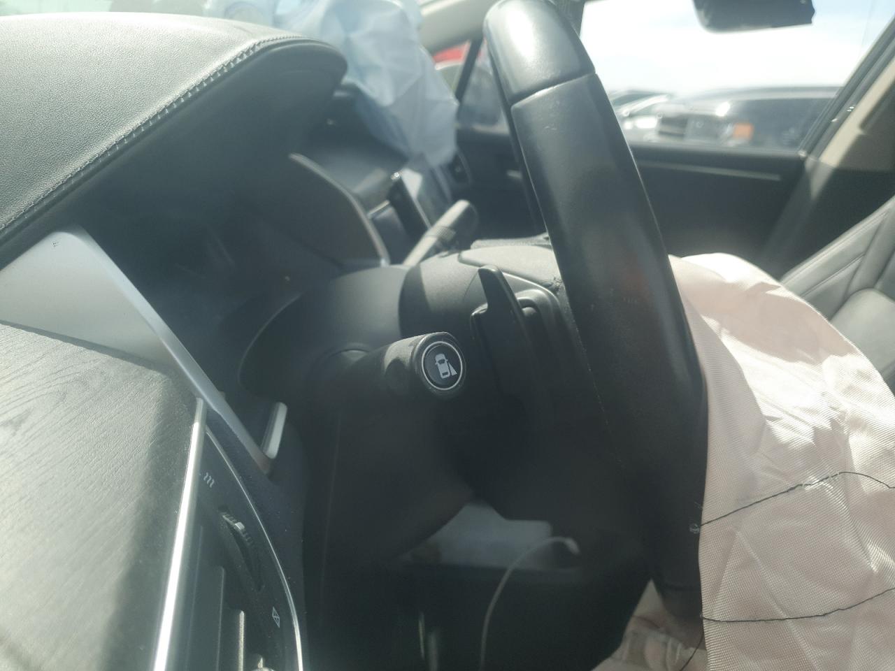 2018 Honda Clarity Touring VIN: JHMZC5F30JC010877 Lot: 51686045