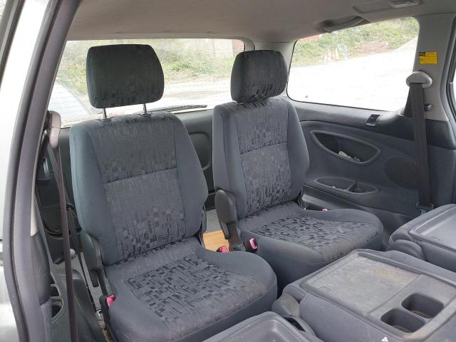 2005 TOYOTA PREVIA T2