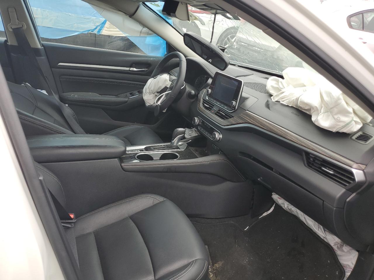 2021 Nissan Altima - Image 7