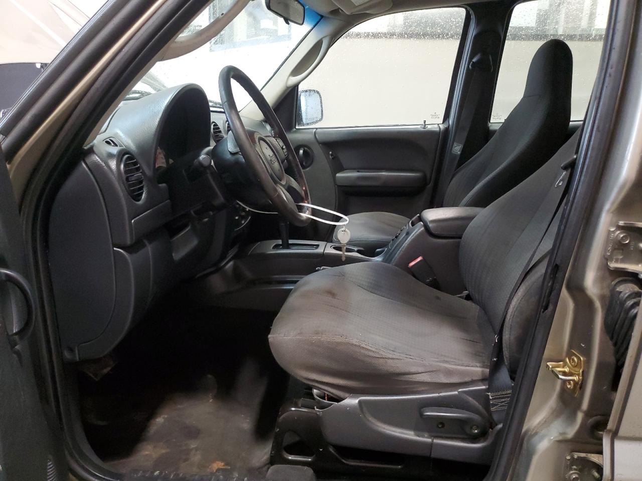 2004 Jeep Liberty Sport VIN: 1J4GK48KX4W329324 Lot: 55346225