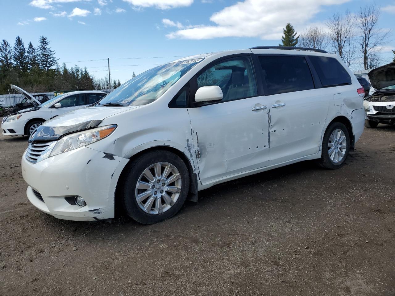 2012 Toyota Sienna Xle for Sale in Bowmanville, ON - Side