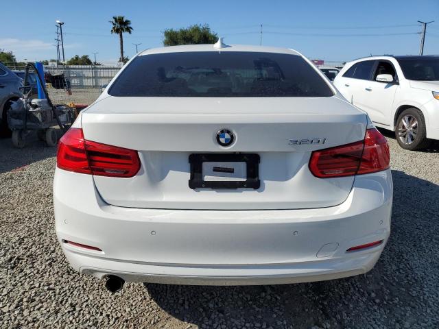  BMW 3 SERIES 2018 Белы