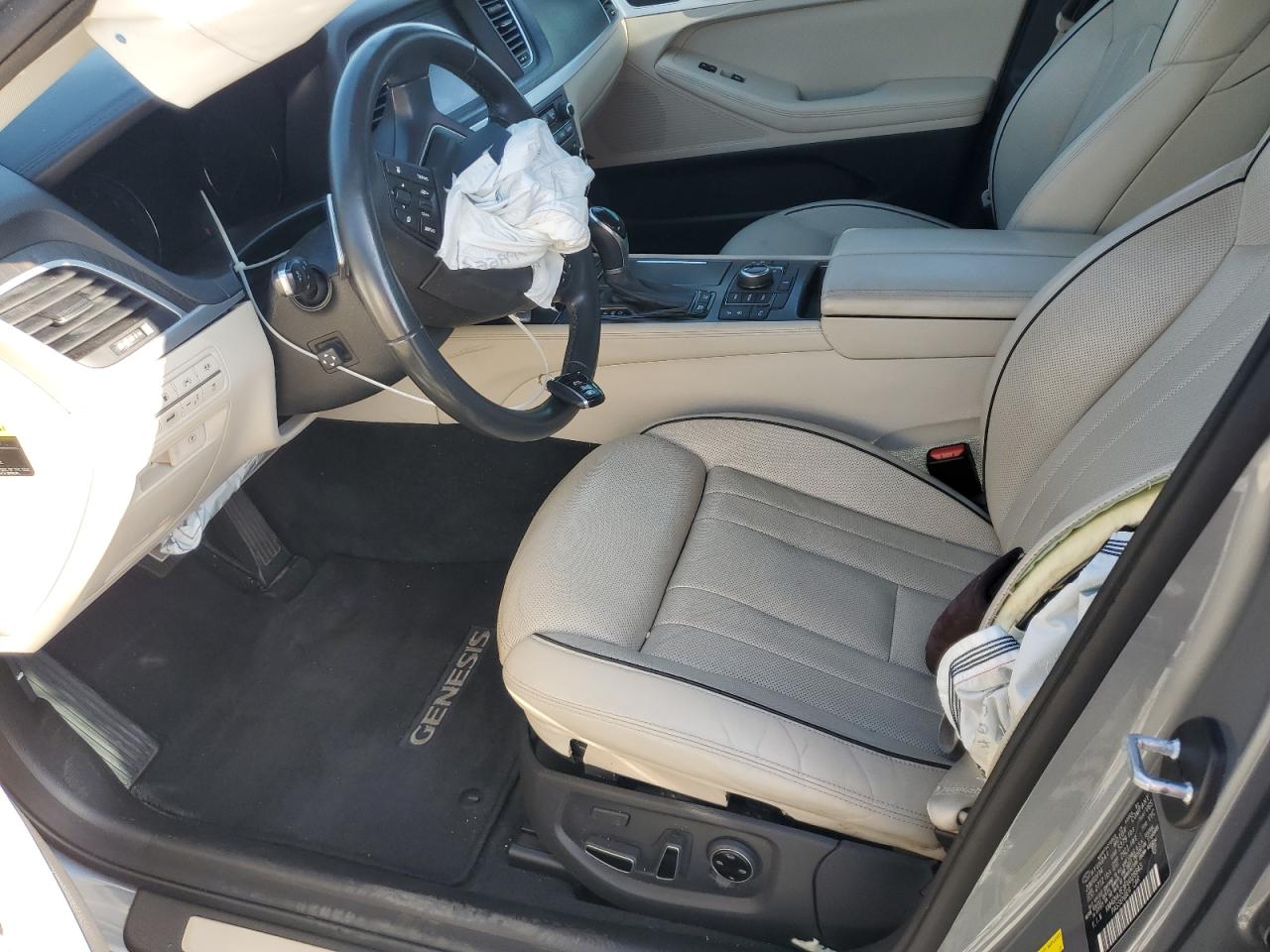 2015 Hyundai Genesis 3.8L VIN: KMHGN4JE3FU028843 Lot: 54317905