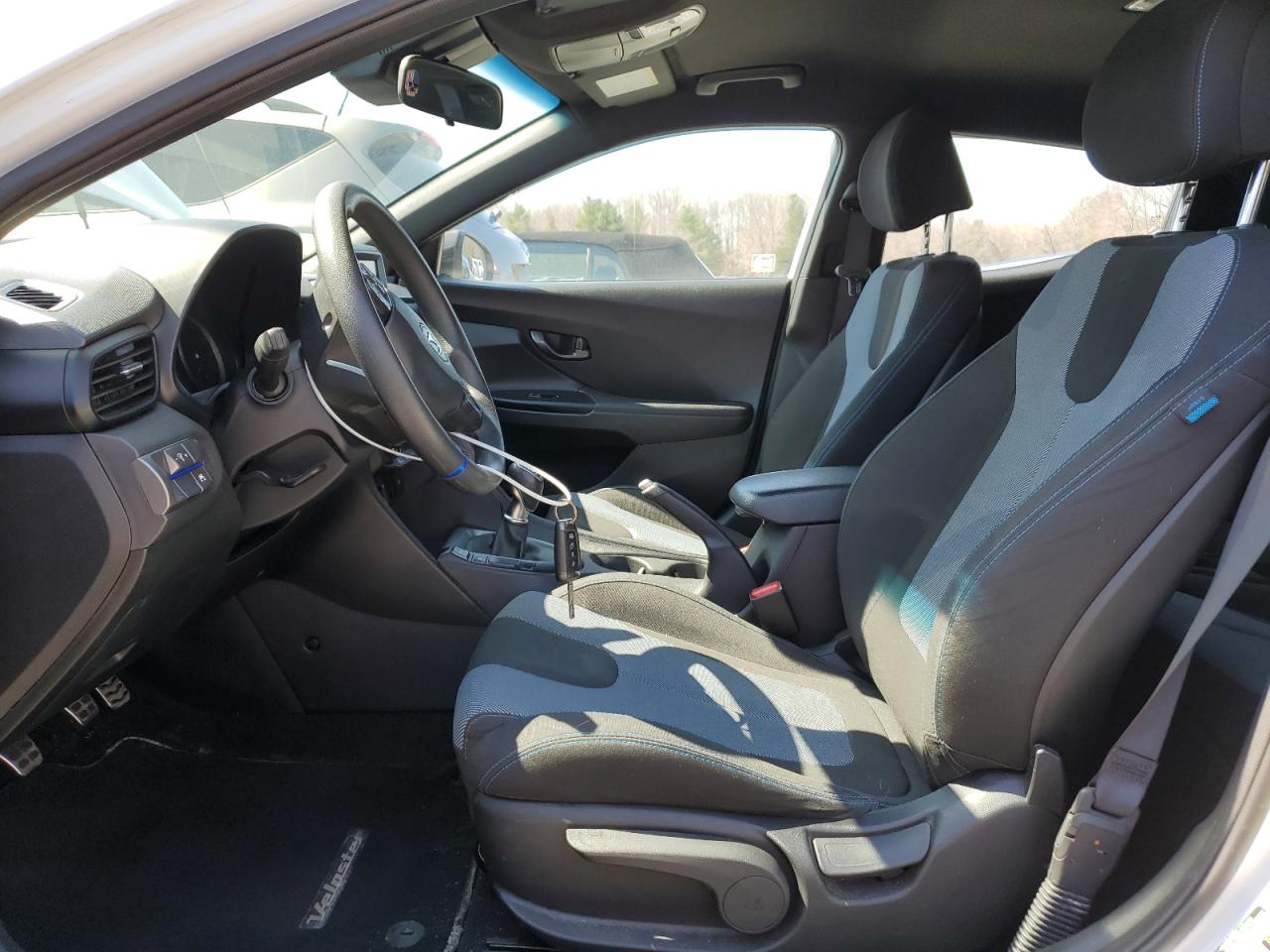 2020 Hyundai Veloster Base VIN: KMHTG6AF7LU027994 Lot: 52065775