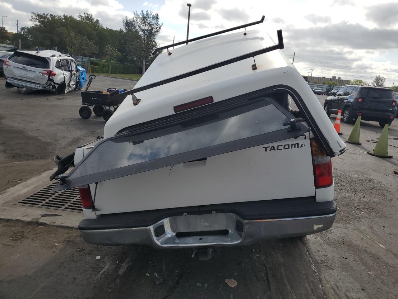 2000 Toyota Tacoma VIN: 5TENL42N4YZ692014 Lot: 51920175