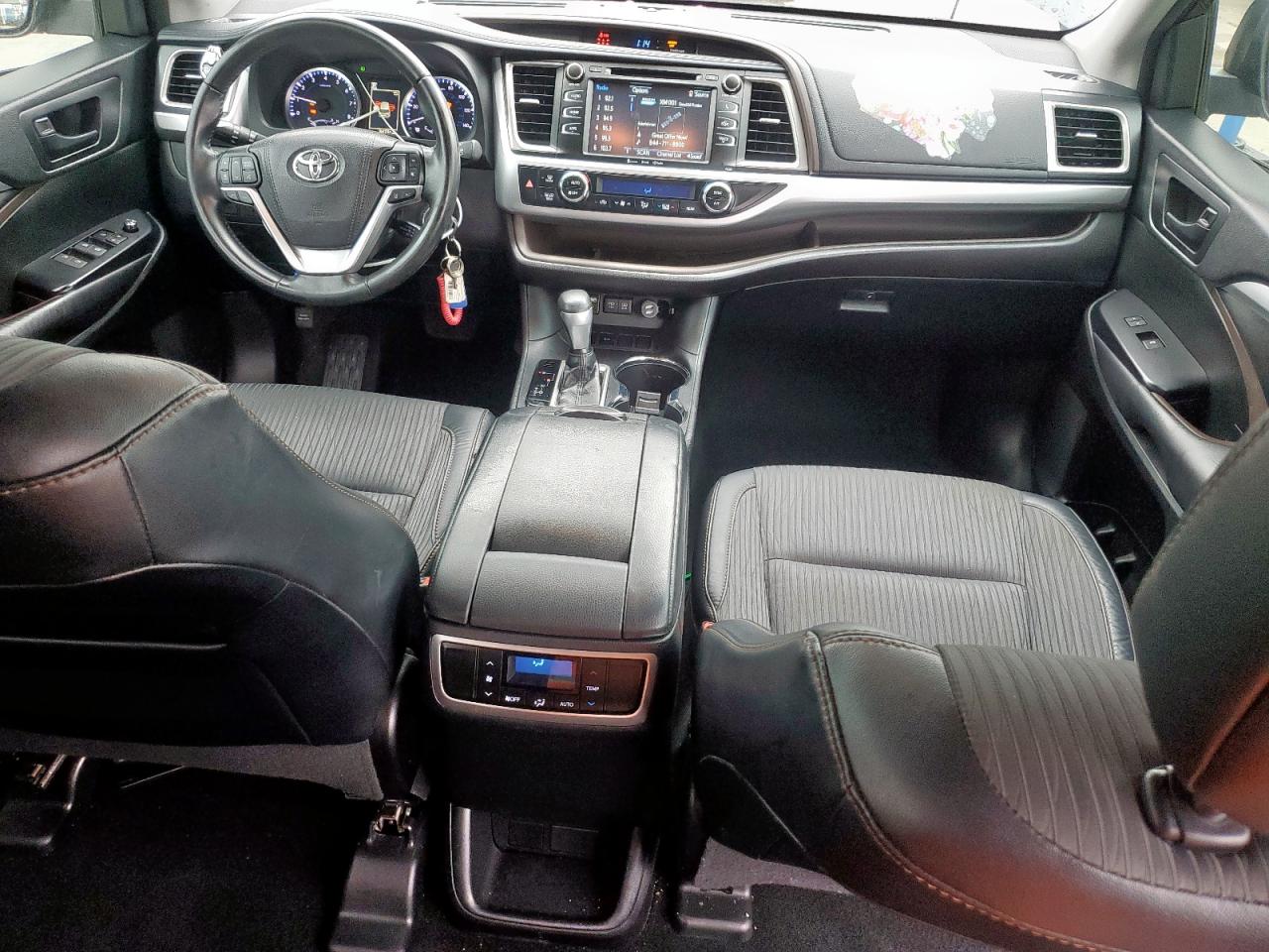 2018 Toyota Highlander Le VIN: 5TDZZRFH7JS275734 Lot: 52032685