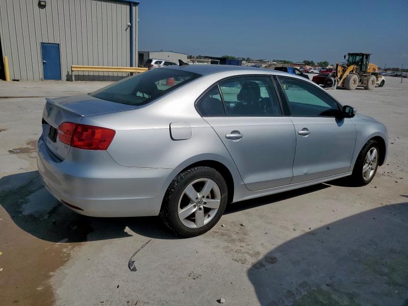  VOLKSWAGEN JETTA 2012 Srebrny