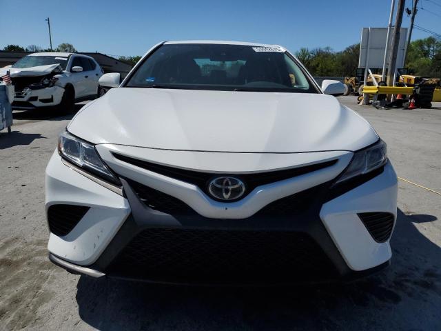  TOYOTA CAMRY 2018 Белы