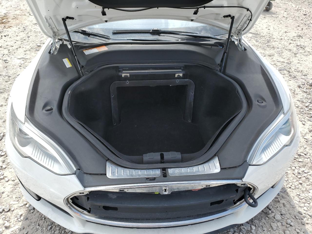 2014 Tesla Model S VIN: 5YJSA1S11EFP32051 Lot: 51921385