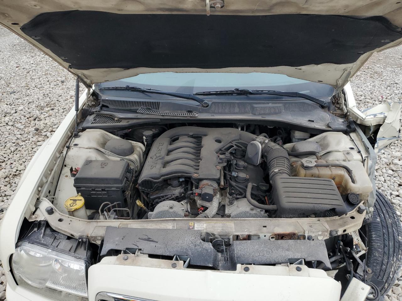 2010 Chrysler 300 - Image 11