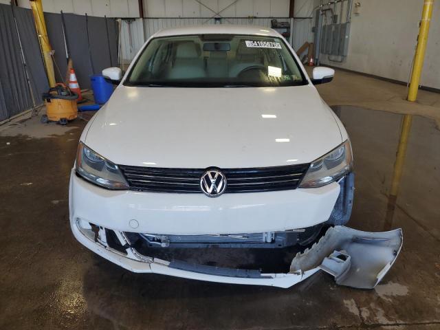 Sedans VOLKSWAGEN JETTA 2013 White