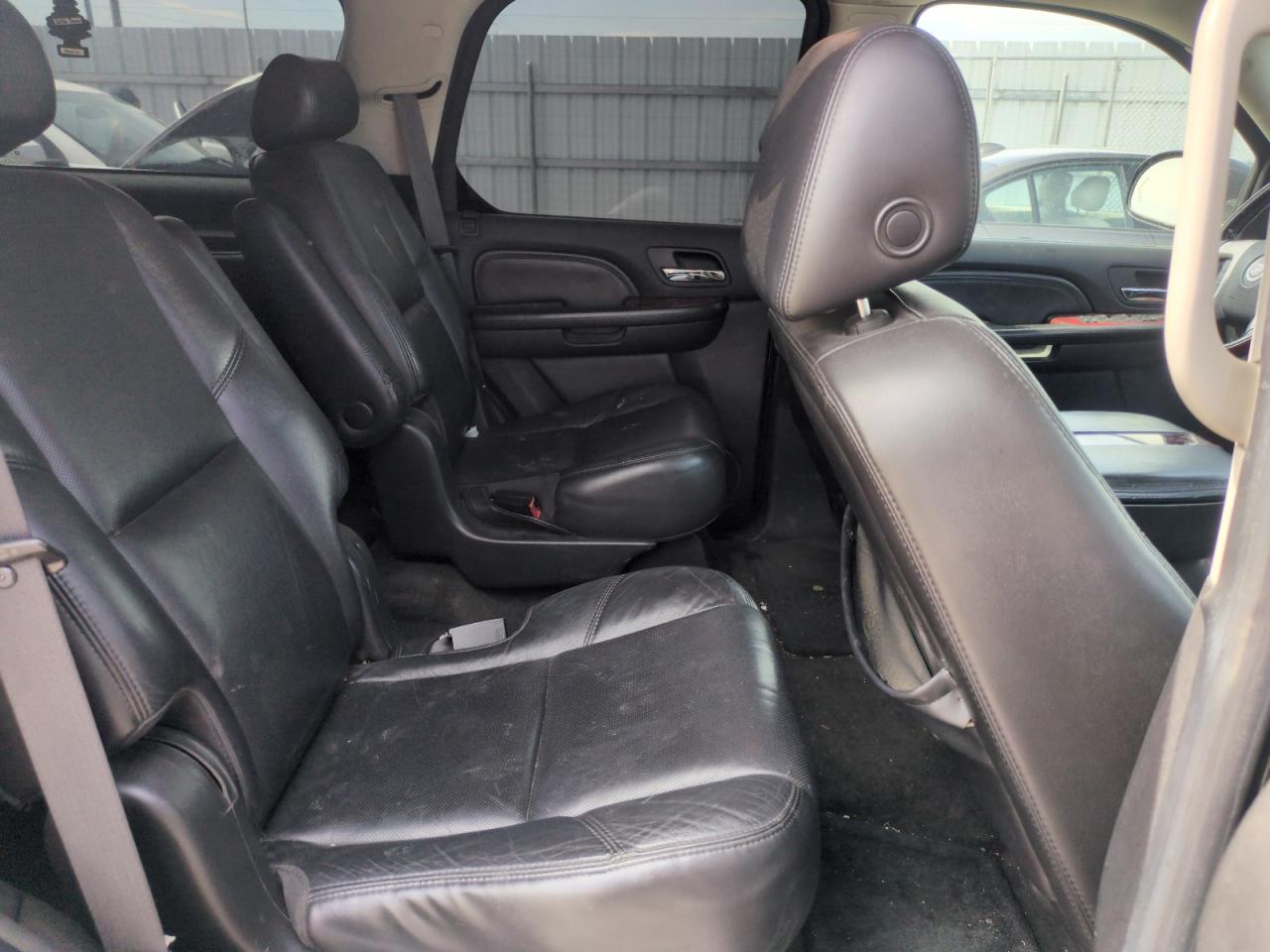 2007 Cadillac Escalade Luxury VIN: 1GYFK63807R364928 Lot: 53213115