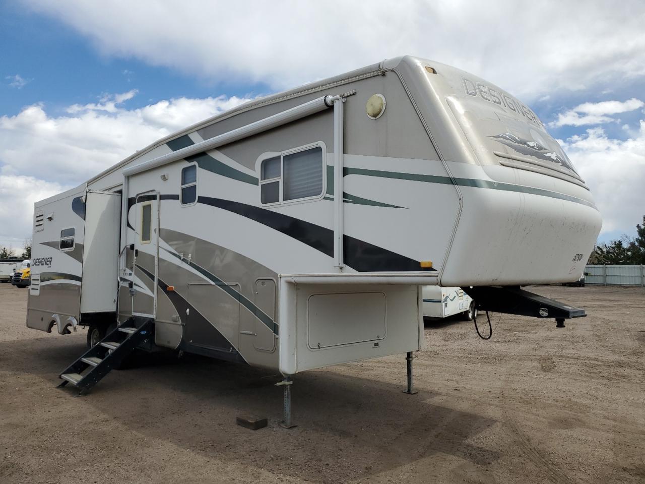 2006 Jayco 5Th Wheel for Sale in Littleton, CO - Burn