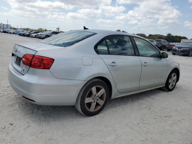  VOLKSWAGEN JETTA 2012 Серебристый