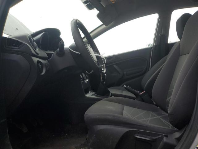 Sedans FORD FIESTA 2015 Srebrny
