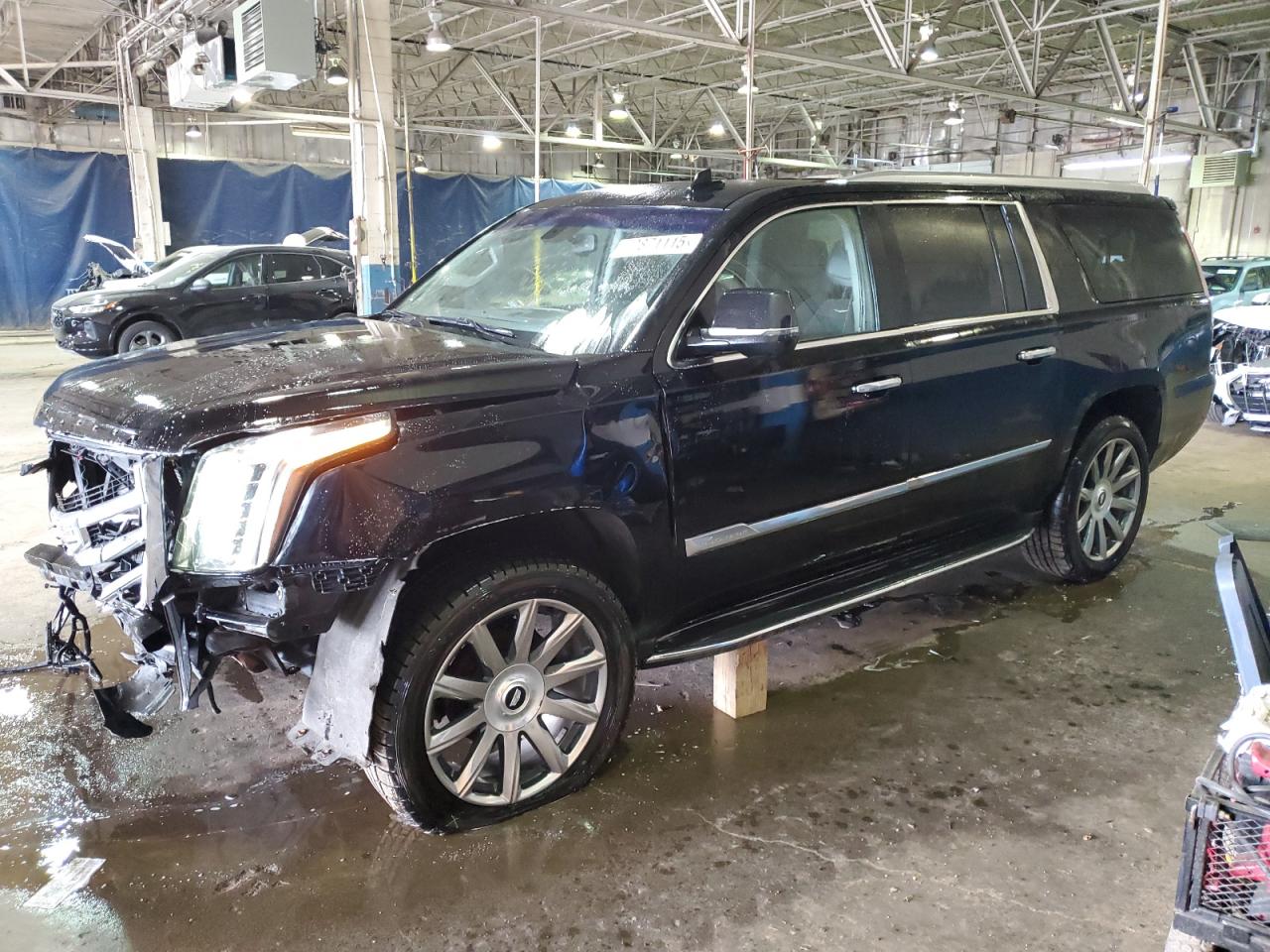 2017 Cadillac Escalade Esv للبيع في Woodhaven، MI - Front End