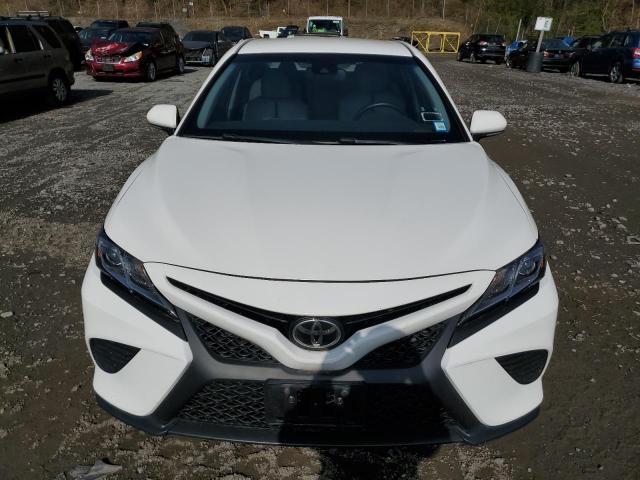  TOYOTA CAMRY 2018 Белый