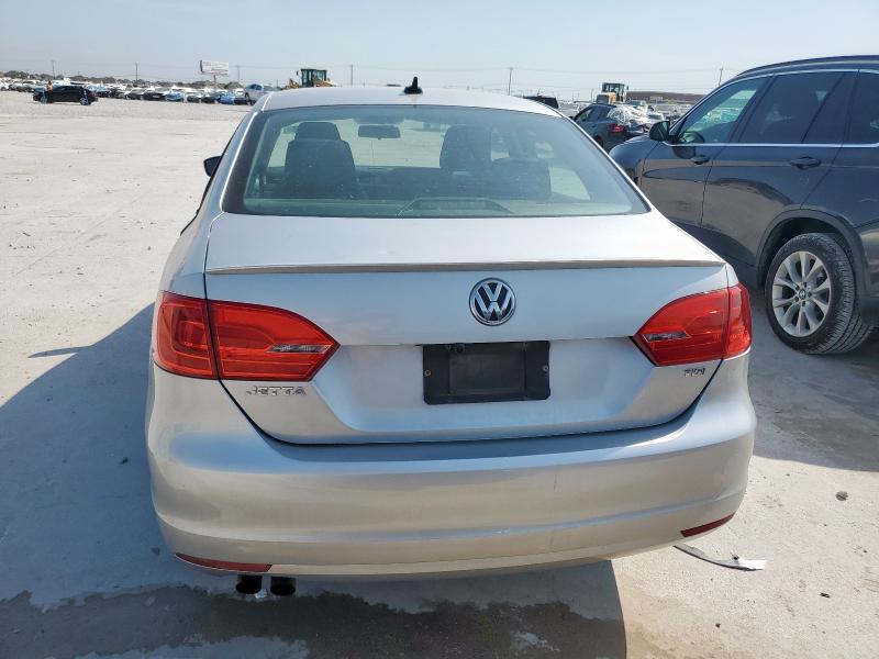  VOLKSWAGEN JETTA 2012 Srebrny