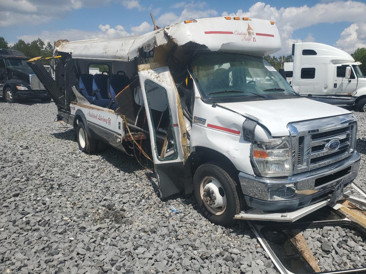 2012 Ford Econoline E350 Super Duty Cutaway Van იყიდება Memphis-ში, TN - Rollover