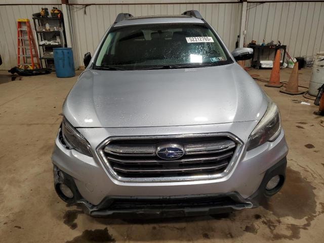  SUBARU OUTBACK 2018 Srebrny