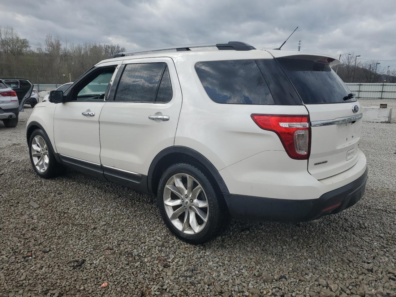 2015 Ford Explorer - Image 2