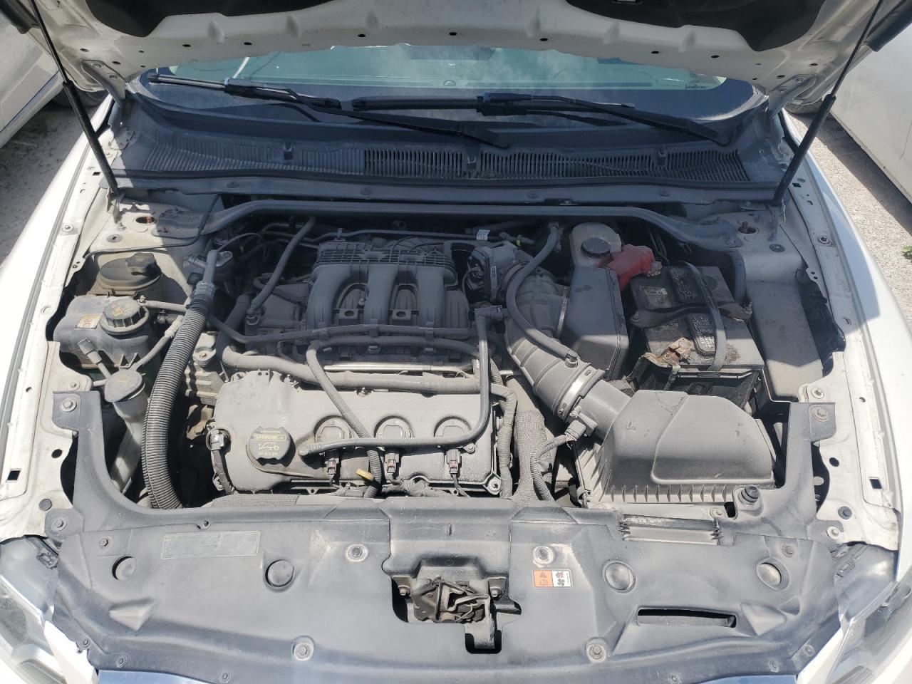 2010 Ford Taurus - Image 11