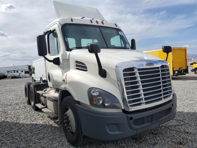 2018 Freightliner Cascadia 113 Semi Truck